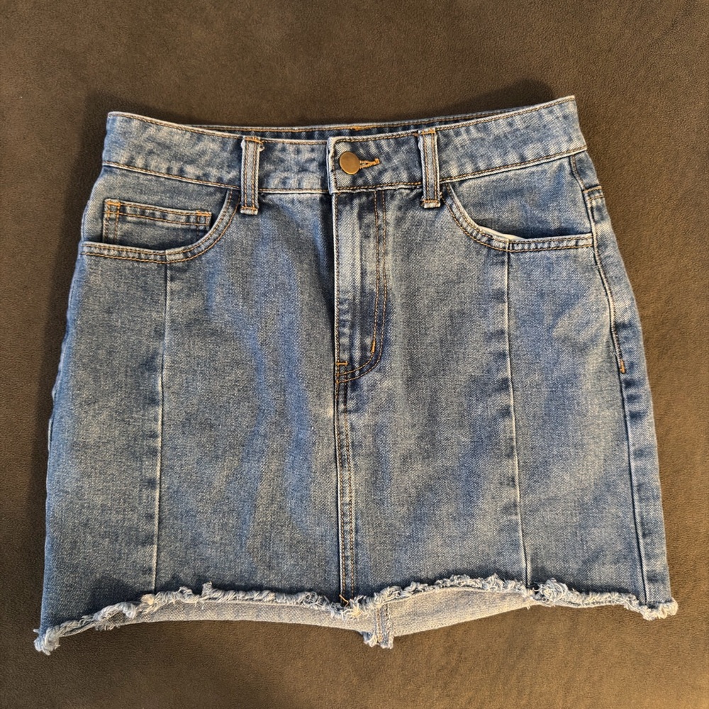 Forever 21 Denim Mini Skirt Size M Blue Jean Skirt Raw Hem Y2K Mini Skirt